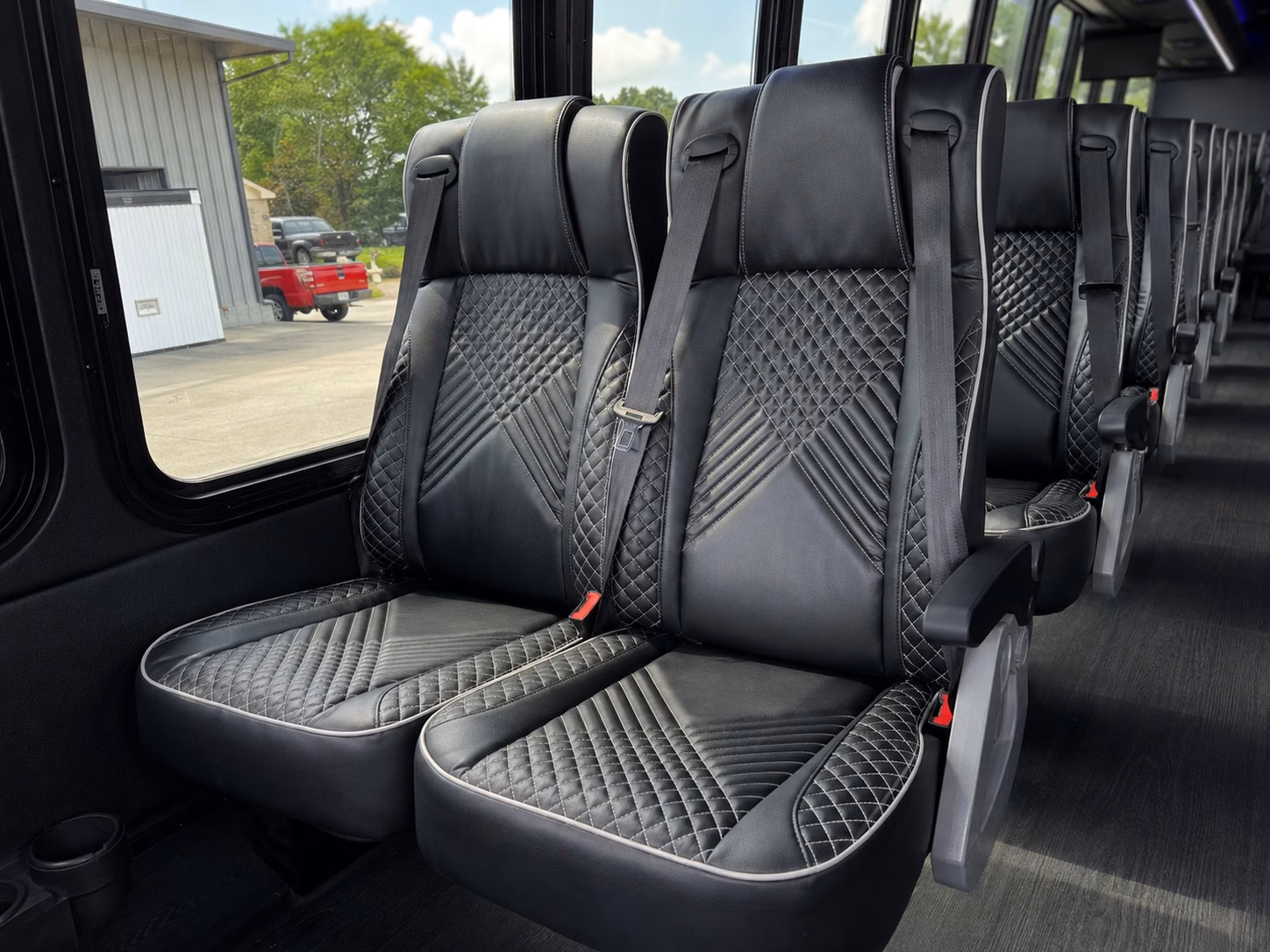 charter buses for large prom groups across waterbury and new haven county