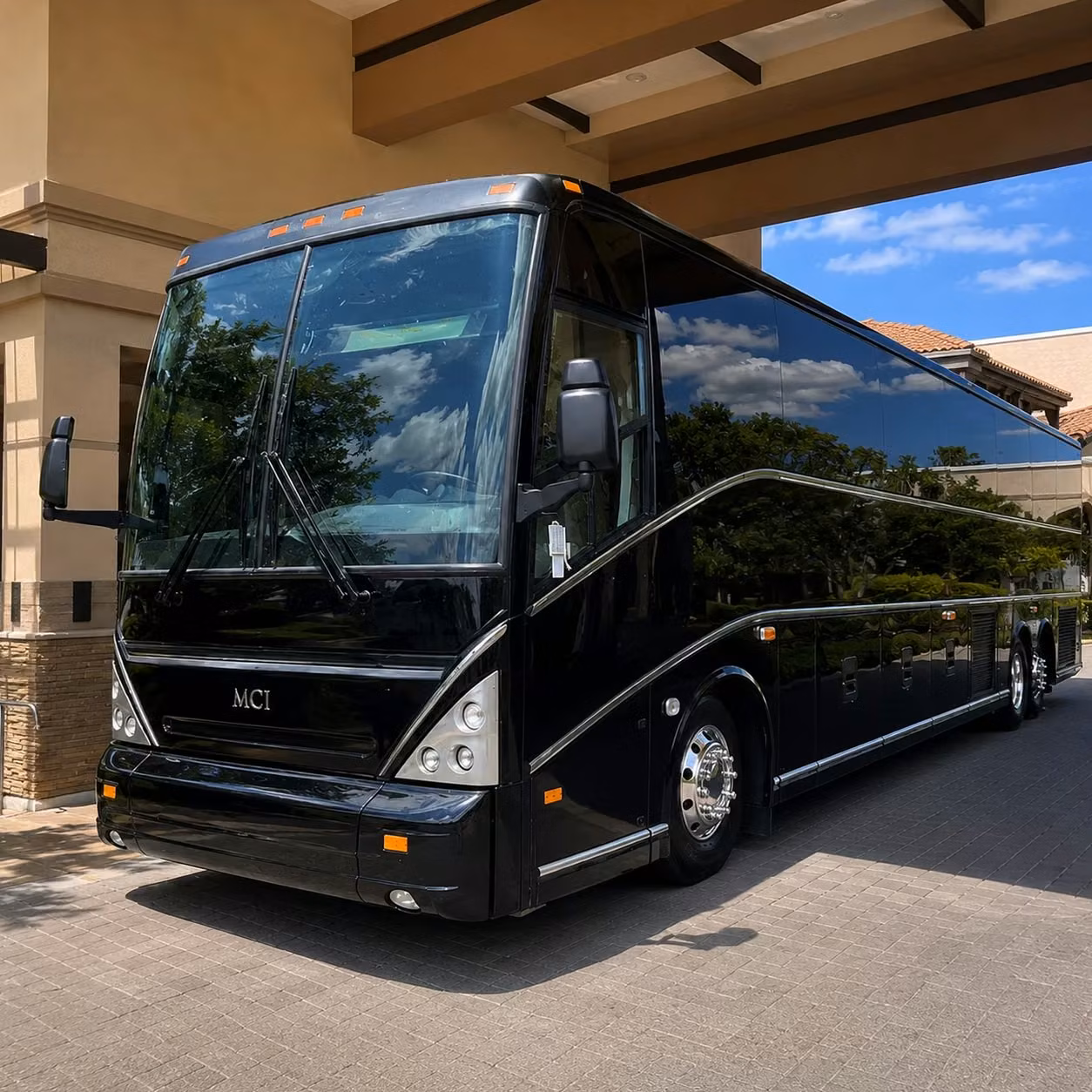 corporate shuttle services for waterbury businesses and daily commuters
