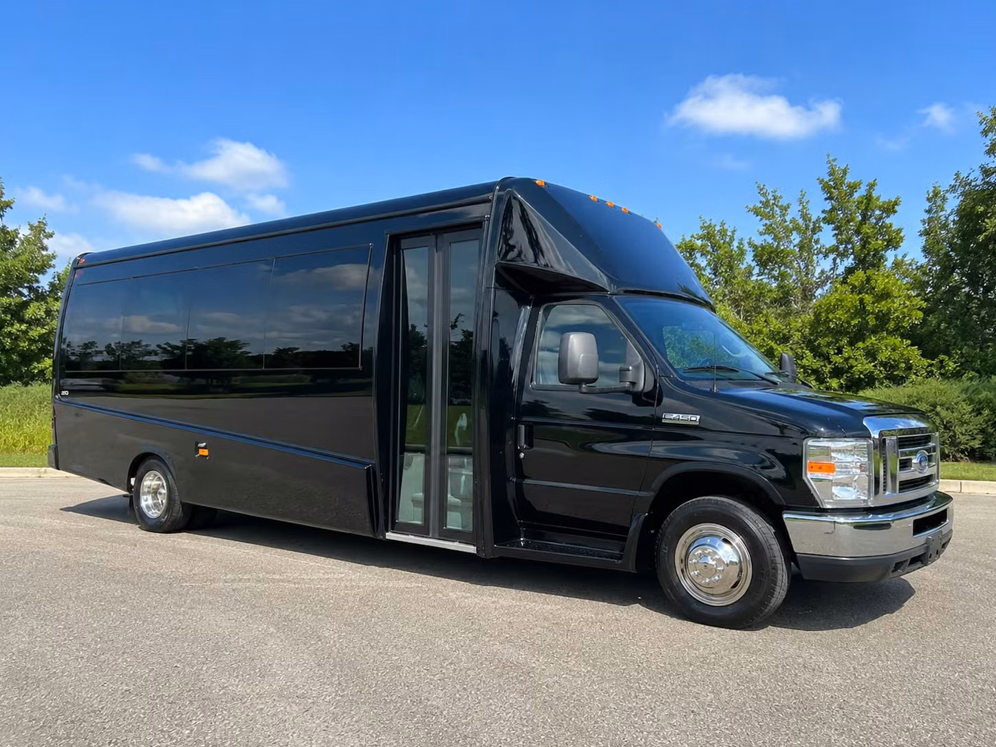 waterbury 15 passenger minibus rental